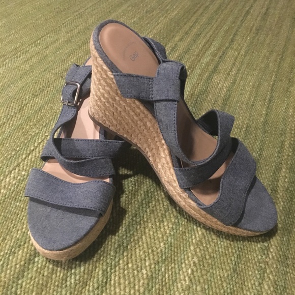 GAP Shoes - EUC!! GAP wedge heels